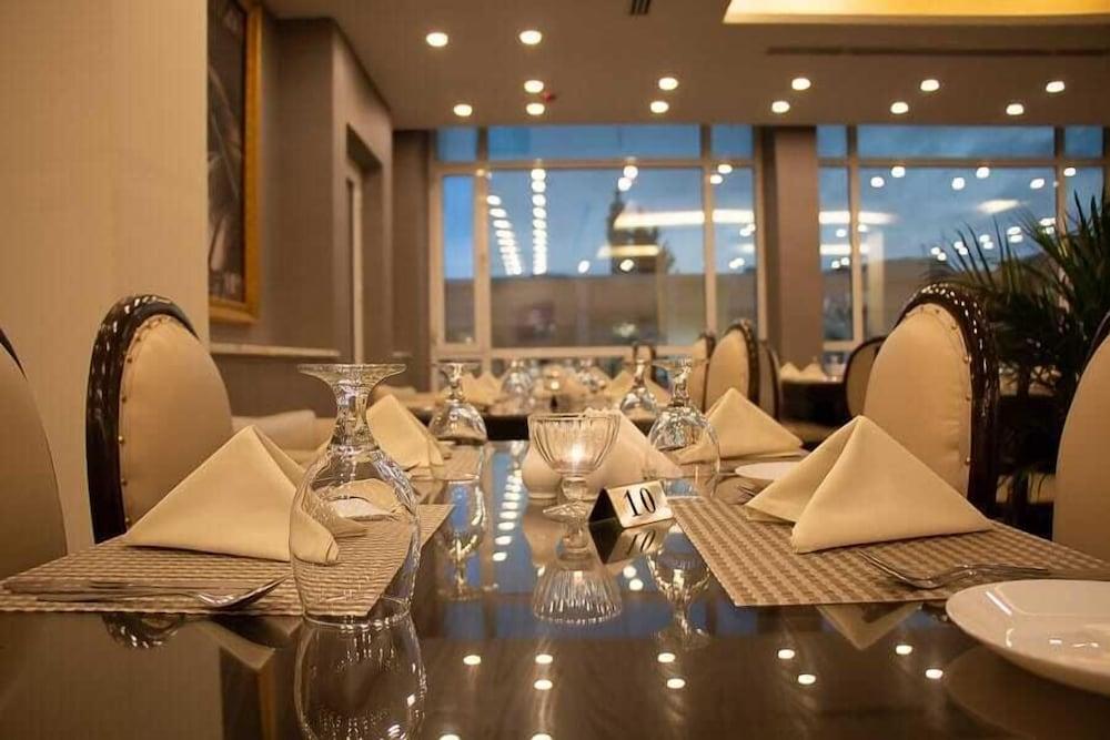 Carnival Hotel Amman Buitenkant foto